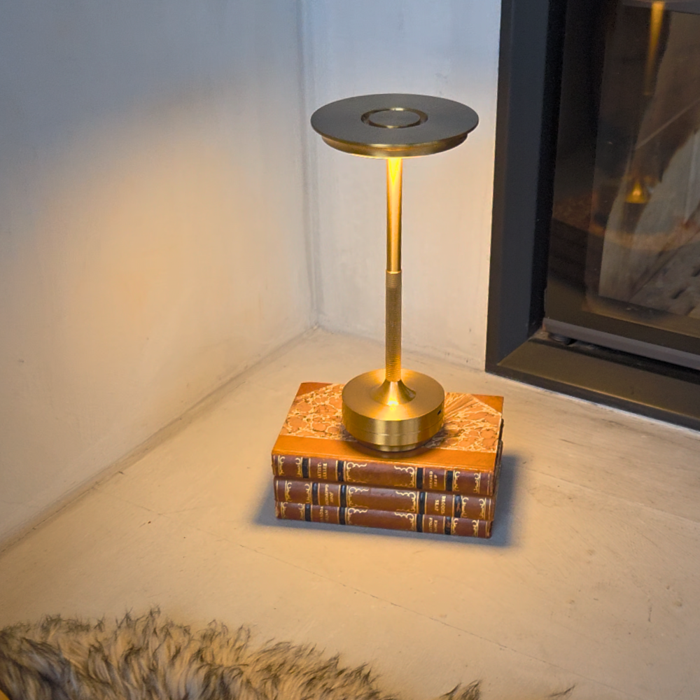 Close view of the rechargeable table lamp design