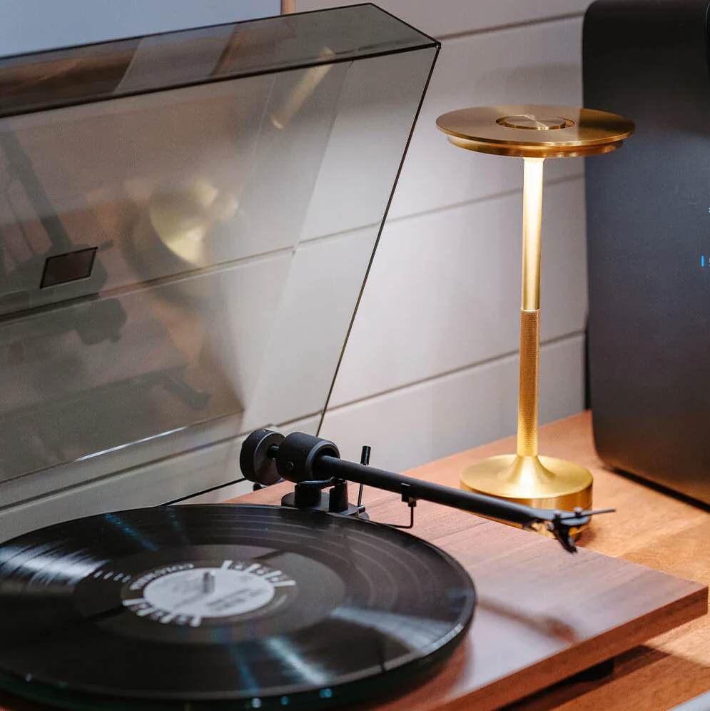 Detail view of the cordless touch table lamp